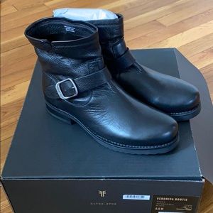 NWT FRYE BLACK VERONICA LEATHER BOOTIES!